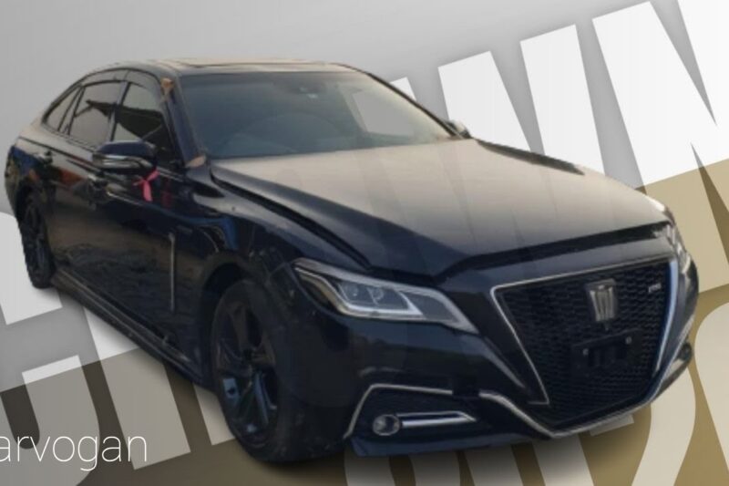 Toyota Crown 2020 Review: A Luxurious Sedan Blending Performance, Comfort, and Innovation